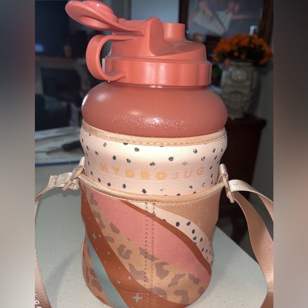 New Holley sleeve and blush Hydrojug